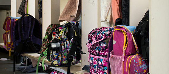 Skoletasker i garderobe